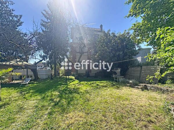 Immeuble
         11 pièces
        - 300 m² 1 200 000 € *
