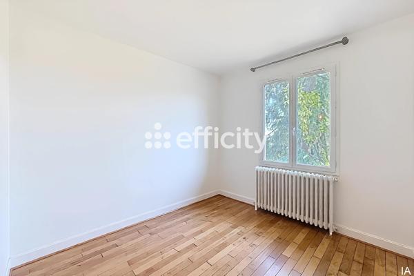 Immeuble
         11 pièces
        - 300 m² 1 200 000 € *