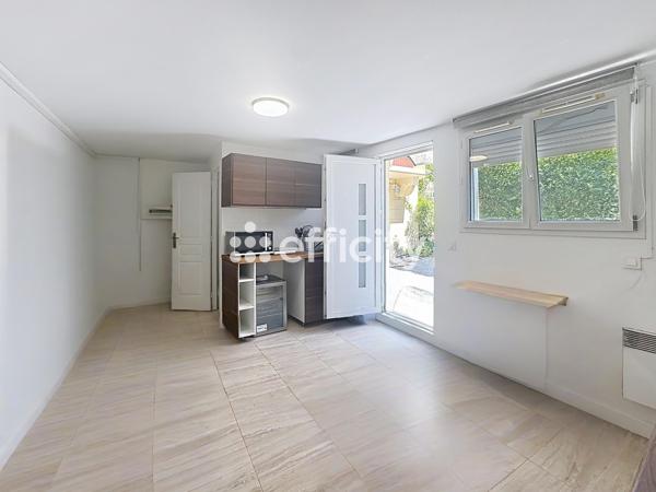 Immeuble
         11 pièces
        - 300 m² 1 200 000 € *