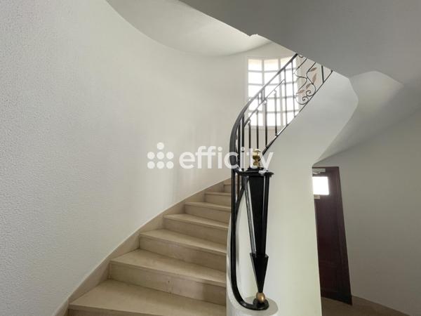 Appartement
         6 pièces
        - 144 m² Bien prestige 499 000 € *