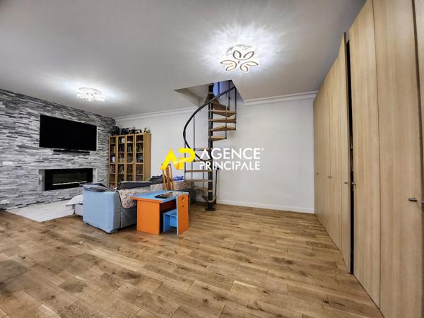 Maison 7 pièces, 4 chambres à 12 minutes de la gare d'Argenteuil €387 000 ** - Référence 4432