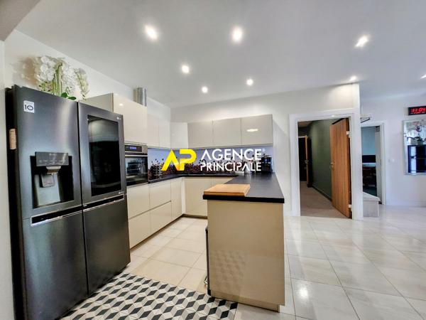 Maison 7 pièces, 4 chambres à 12 minutes de la gare d'Argenteuil €387 000 ** - Référence 4432