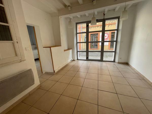 LOMBEZ- local commercial de 31.79 m²