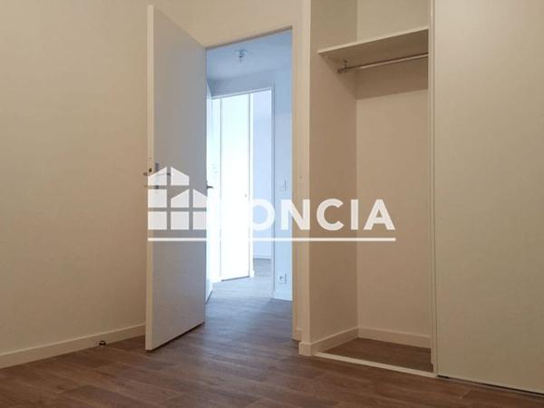 Location Appartement 4 pièces 80.59 m² - RUE DU GENERAL LIZE Angers 49000