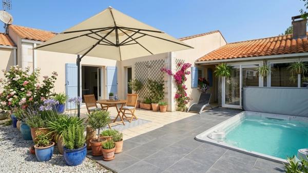 Maisons à vendre À Tonnay-Charente – Ensemble immobilier avec gîte indépendant sur parc arboré de 4 673 m²