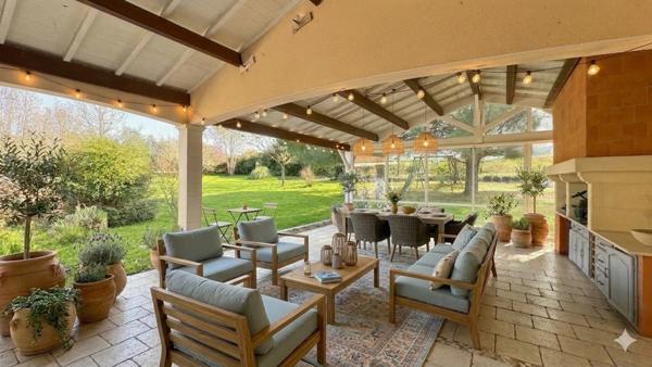 Maisons à vendre À Tonnay-Charente – Ensemble immobilier avec gîte indépendant sur parc arboré de 4 673 m²