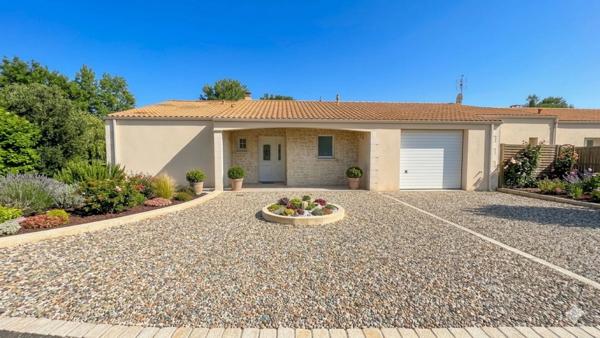 Maisons à vendre À Tonnay-Charente – Ensemble immobilier avec gîte indépendant sur parc arboré de 4 673 m²