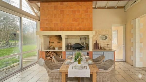 Maisons à vendre À Tonnay-Charente – Ensemble immobilier avec gîte indépendant sur parc arboré de 4 673 m²