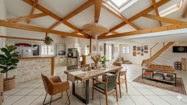 Maisons à vendre À Tonnay-Charente – Ensemble immobilier avec gîte indépendant sur parc arboré de 4 673 m²