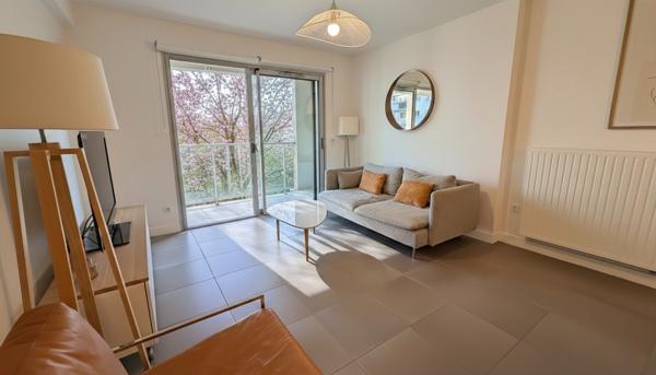 A VENDRE - PAU, au coeur des Allées de Morlaàs, au dernier étage d'une résidence de 2020 - Appartement T3 de 70 m² - terrasse - parking - PMR