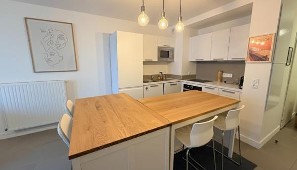 A VENDRE - PAU, au coeur des Allées de Morlaàs, au dernier étage d'une résidence de 2020 - Appartement T3 de 70 m² - terrasse - parking - PMR