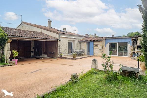 Maison à vendre |  Saint-Georges-des-Coteaux |  5 pièces | 114 m²
