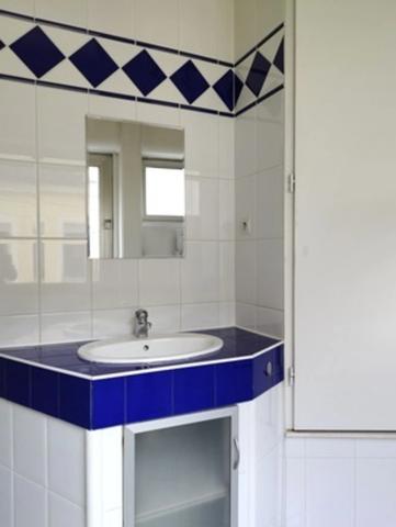 LONGWY, FACE A LA GARE FERROVIAIRE ET SUR LA BELLE PLACE LECLERC, APPARTEMENT TRES LUMINEUX LIBRE DE SUITE DE 84M² + UNE CAVE PRIVATIVE