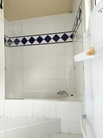 LONGWY, FACE A LA GARE FERROVIAIRE ET SUR LA BELLE PLACE LECLERC, APPARTEMENT TRES LUMINEUX LIBRE DE SUITE DE 84M² + UNE CAVE PRIVATIVE