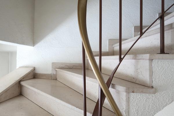 LONGWY, FACE A LA GARE FERROVIAIRE ET SUR LA BELLE PLACE LECLERC, APPARTEMENT TRES LUMINEUX LIBRE DE SUITE DE 84M² + UNE CAVE PRIVATIVE