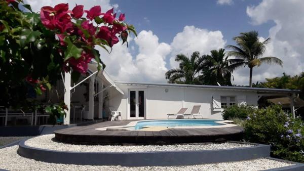 URGENT A Biglette villa P6 4CH + studio avec piscine et garage sur 1027 m² de terrain clos et arboré