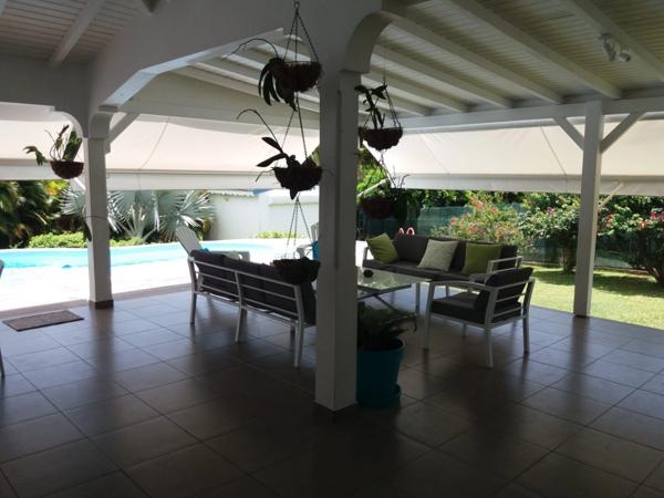 URGENT A Biglette villa P6 4CH + studio avec piscine et garage sur 1027 m² de terrain clos et arboré