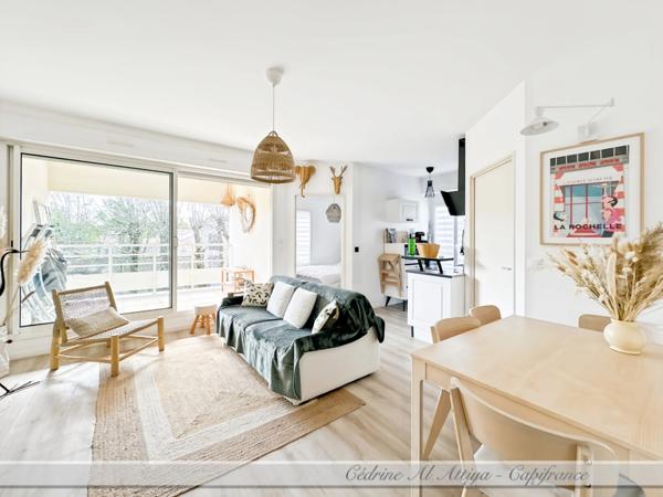 Appartement à vendre 2 pièces de 35m2 au 1er étage avec ascenseur, loggia, parking et local à vélos