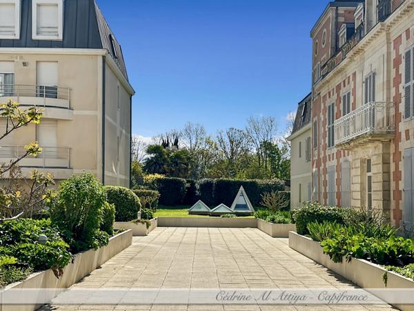 Appartement à vendre 2 pièces de 35m2 au 1er étage avec ascenseur, loggia, parking et local à vélos