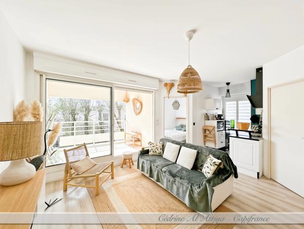 Appartement à vendre 2 pièces de 35m2 au 1er étage avec ascenseur, loggia, parking et local à vélos