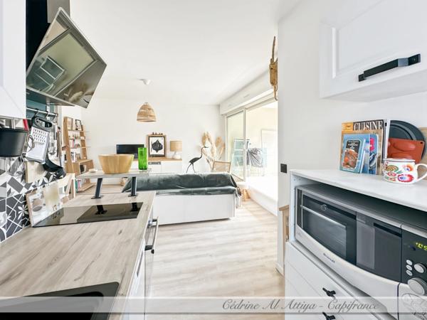 Appartement à vendre 2 pièces de 35m2 au 1er étage avec ascenseur, loggia, parking et local à vélos