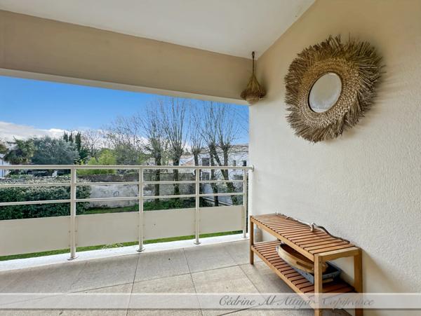 Appartement à vendre 2 pièces de 35m2 au 1er étage avec ascenseur, loggia, parking et local à vélos