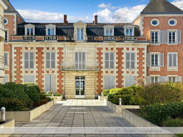 Appartement à vendre 2 pièces de 35m2 au 1er étage avec ascenseur, loggia, parking et local à vélos