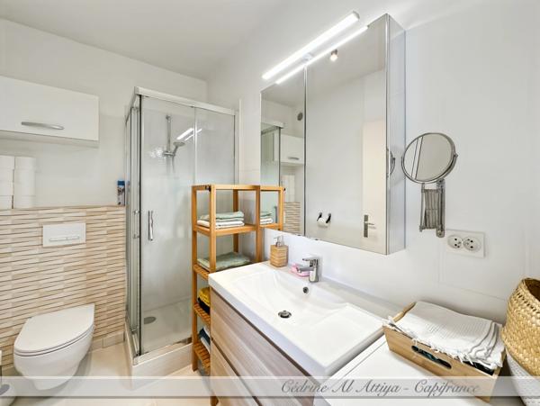 Appartement à vendre 2 pièces de 35m2 au 1er étage avec ascenseur, loggia, parking et local à vélos