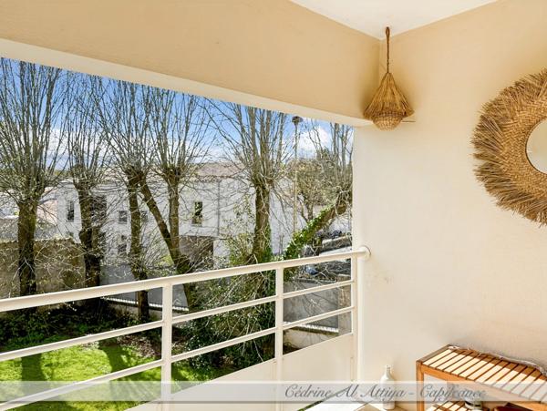 Appartement à vendre 2 pièces de 35m2 au 1er étage avec ascenseur, loggia, parking et local à vélos