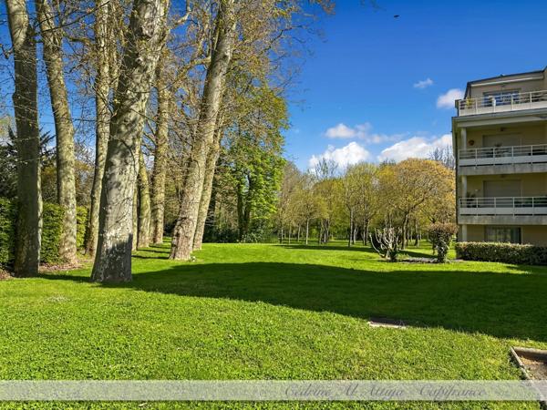 Appartement à vendre 2 pièces de 35m2 au 1er étage avec ascenseur, loggia, parking et local à vélos