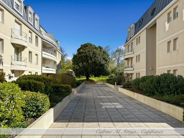 Appartement à vendre 2 pièces de 35m2 au 1er étage avec ascenseur, loggia, parking et local à vélos