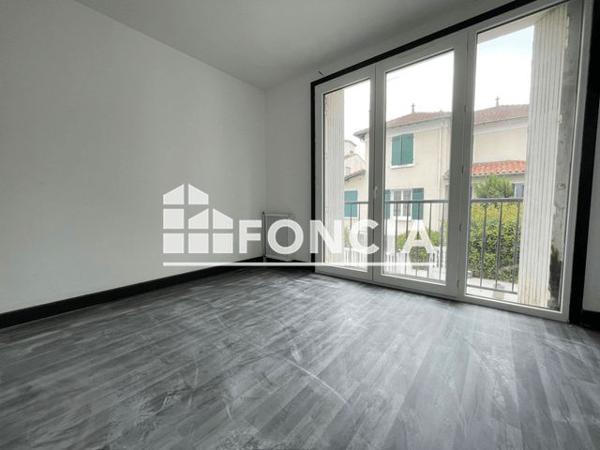 Location Appartement 3 pièces 60.5 m² - 28 RUE DE CONTIEGES Villeneuve Sur Lot 47300