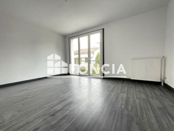 Location Appartement 3 pièces 60.5 m² - 28 RUE DE CONTIEGES Villeneuve Sur Lot 47300