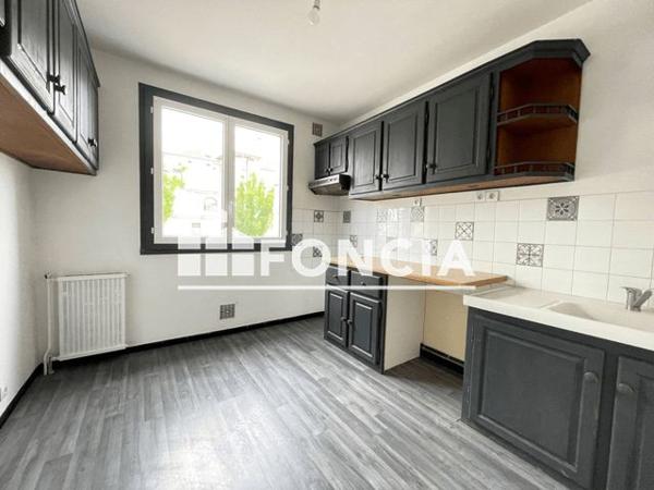 Location Appartement 3 pièces 60.5 m² - 28 RUE DE CONTIEGES Villeneuve Sur Lot 47300