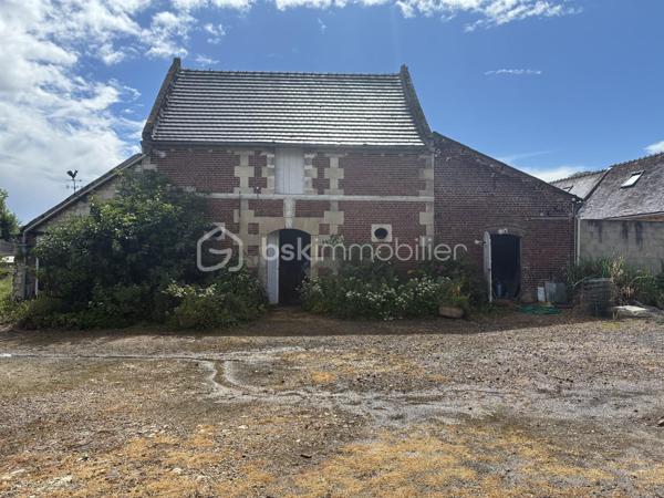BSK immobilier vous présente à la vente cette grange non viabilisé située dans un corps de ferme. 
A rénover entièrement pour les amoureux de l'ancien ou aux futurs investisseurs le tout sur une parcelle de 277m².
La commune de Francières (60190) offre à ses habitants un cadre de vie calme et agréable, au cœur d’un environnement rural préservé, tout en bénéficiant de la proximité des services et infrastructures indispensables à la vie quotidienne dans les communes voisines.

Elle est intégrée à un Regroupement Pédagogique Intercommunal (RPI), permettant la scolarisation des enfants dans un environnement adapté, structuré et encadré.
Votre agent commercial pour BSK immobilier, Francis BRICOUT (EI) inscrit au RCS de COMPIEGNE(60) n° 909  770 273.