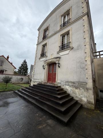 Ensemble immobilier proche du centre ville et de l'isat