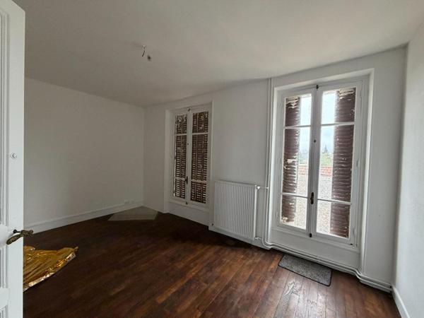 Ensemble immobilier proche du centre ville et de l'isat