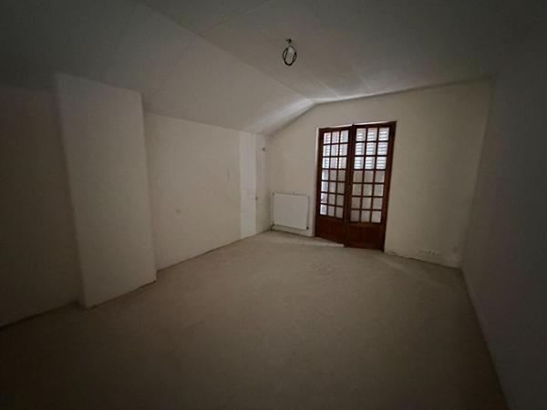 Ensemble immobilier proche du centre ville et de l'isat