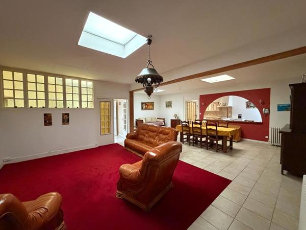 Ensemble immobilier proche du centre ville et de l'isat