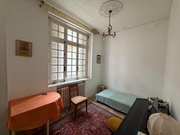 Ensemble immobilier proche du centre ville et de l'isat