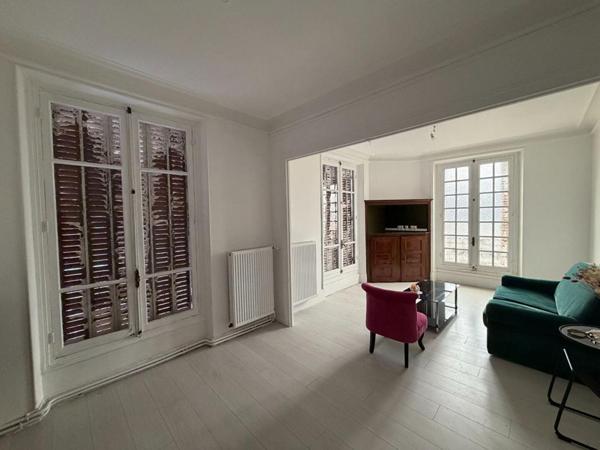 Ensemble immobilier proche du centre ville et de l'isat