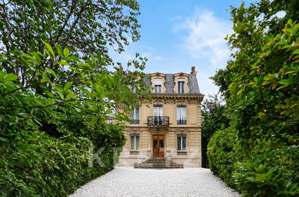 A vendre - Hotel particulier - Chatou - 8 chambres -  2 392 000€