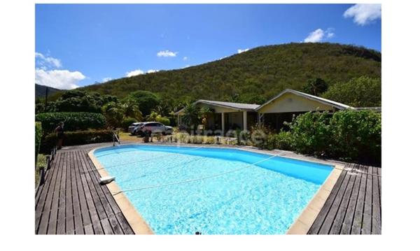 A louer sur Case-Pilote - Villa de type 4 - terrasses - piscine - proche mer