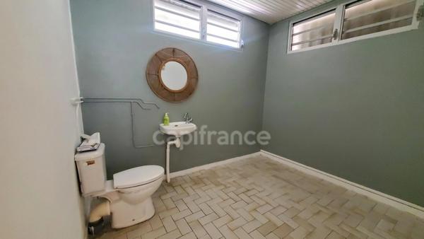 A louer sur Case-Pilote - Villa de type 4 - terrasses - piscine - proche mer