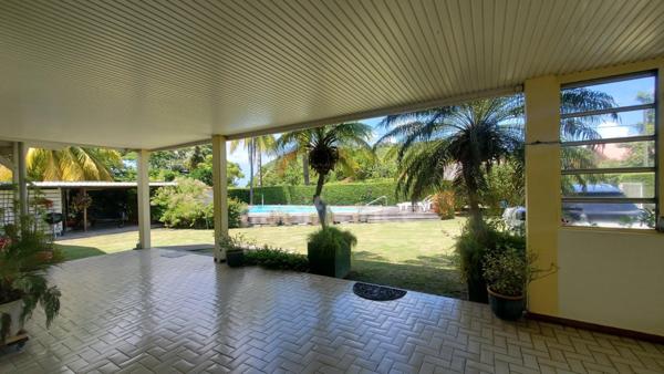 A louer sur Case-Pilote - Villa de type 4 - terrasses - piscine - proche mer