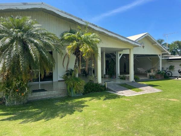 A louer sur Case-Pilote - Villa de type 4 - terrasses - piscine - proche mer