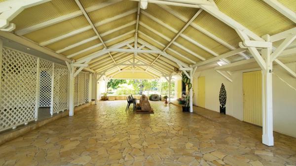 A louer sur Case-Pilote - Villa de type 4 - terrasses - piscine - proche mer