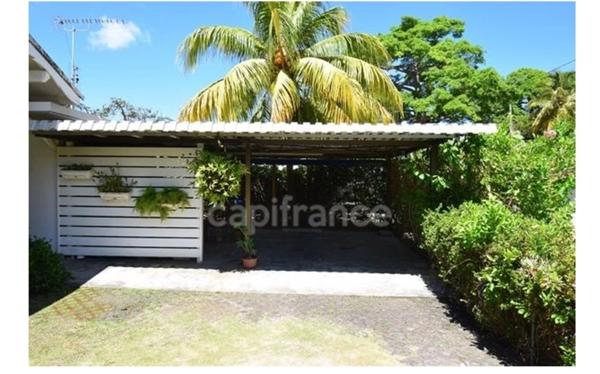 A louer sur Case-Pilote - Villa de type 4 - terrasses - piscine - proche mer