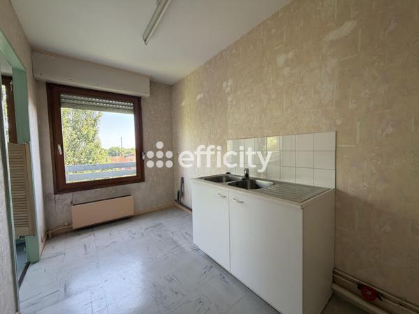 Appartement
         3 pièces
        - 61 m² 130 000 € *