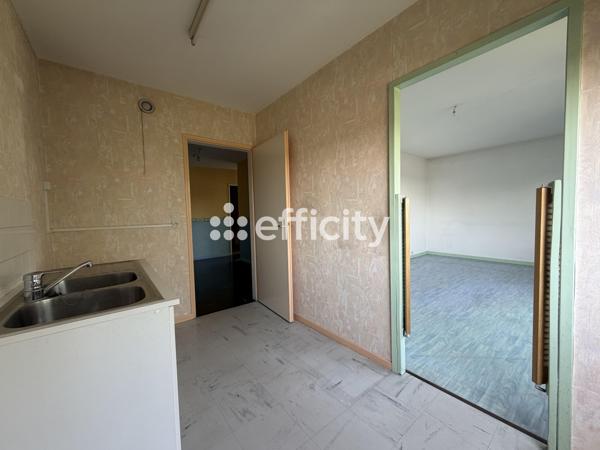 Appartement
         3 pièces
        - 61 m² 130 000 € *